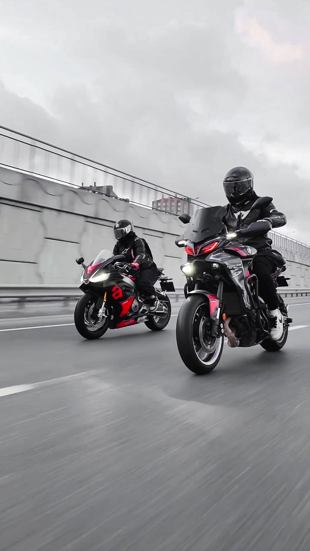 Instagram post by @mezz.ig for Ruroc. Caption reads: [...] :

🪖Helmet : @ruroc 
👖Jeans : @vecton.tr....