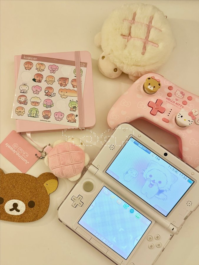 Instagram post by @juminojewels for GeekShare. Caption reads: pink is not my fav color believe it or not 🍠....