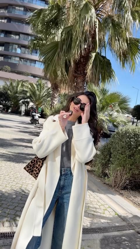 Instagram post by @selennergiz for SUUD COLLECTION. Caption reads: [...] #reklam Coat @tedbaker_turkiye Jean....