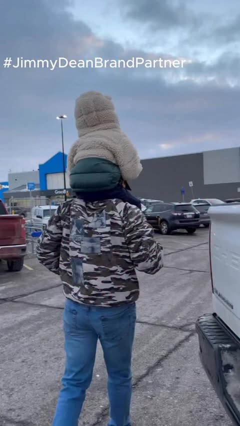 Instagram post by @elfitvic for Jimmy Dean. Caption reads: #ad #JimmyDeanPartner Quick Walmart run, breakfast....