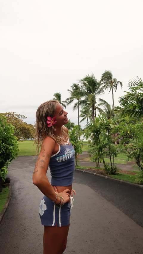 Instagram post by @bellamontbleau for ROXY. Caption reads: ready for tahiti with @Aeropostale x @Roxy....