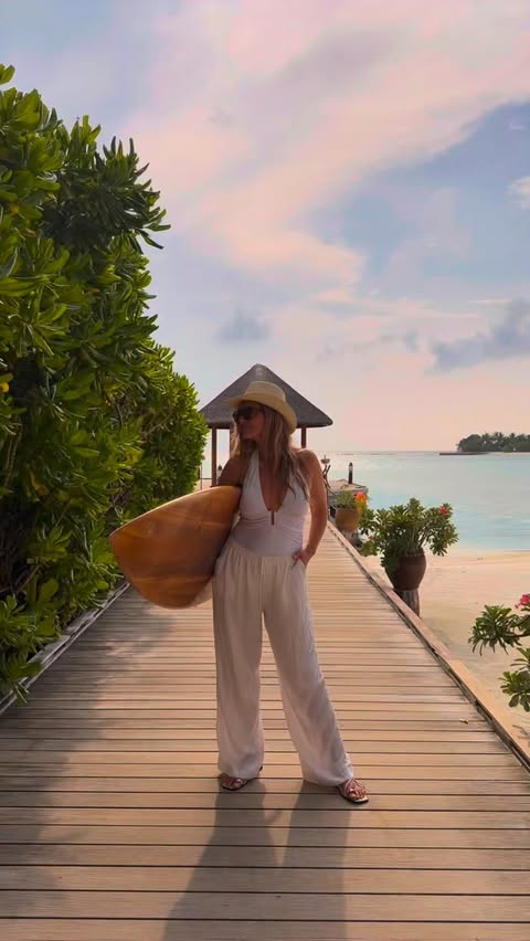 Instagram post by @fran_newmanyoung for Anantara. Caption reads: [...] boards were very much on the agenda at....
