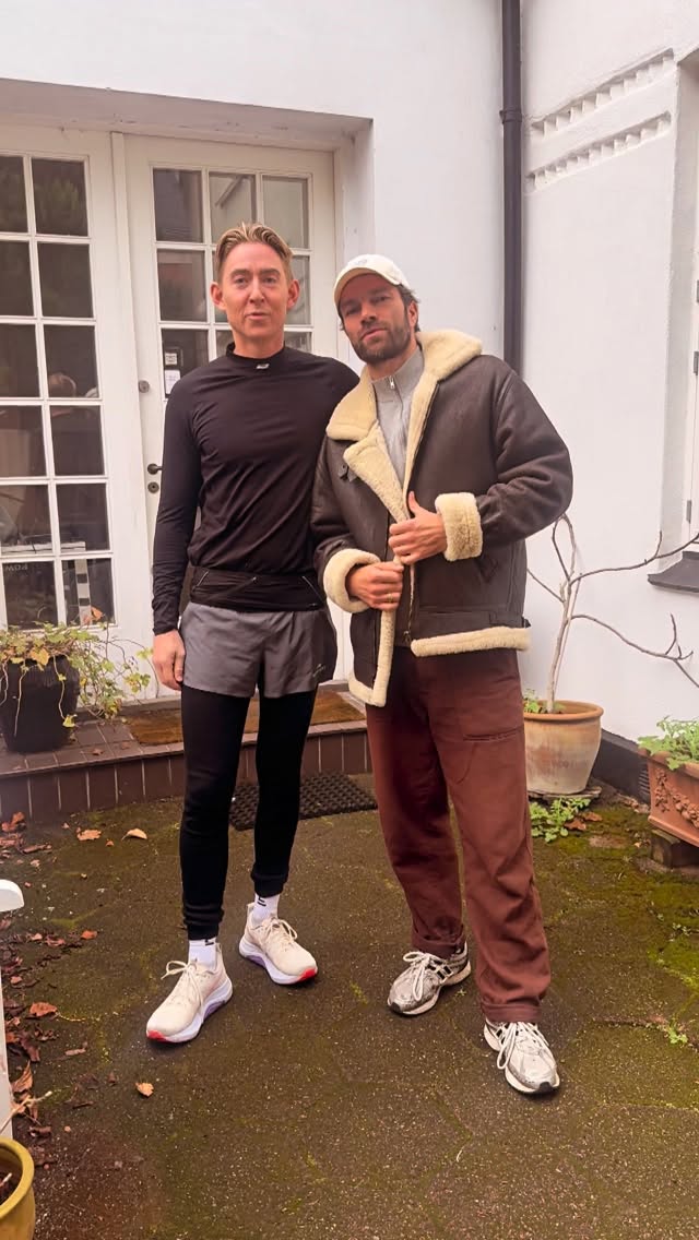 Instagram post by @livetifolgeemilogthomas for Podimo. Caption reads: Dagens episode er jakkerelateret. 
Se og lyt i....