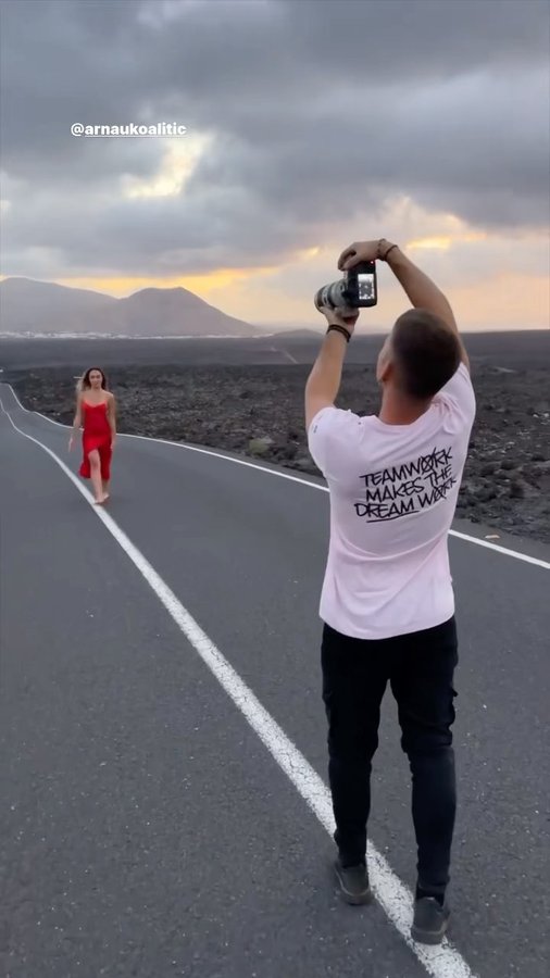 Instagram post by @making_camera_easy for Moment. Caption reads: Try it📱📸♥️. . .vedio by @jordi.koalitic #bnw....