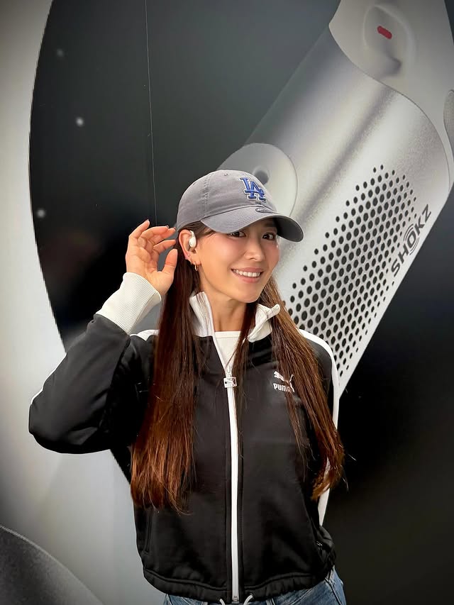 Instagram post by @saachi_10 for Shokz. Caption reads: " Shokz OpenFit Pro " 新商品発表会行ってきました🎊 [...].