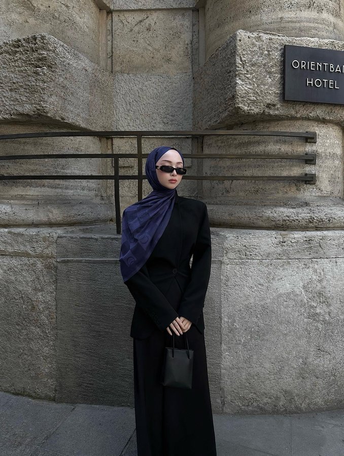 Instagram post by @runifluz_ for Imannoor. Caption reads: My lovely scarf from @imannoor 🖤

#imannor.