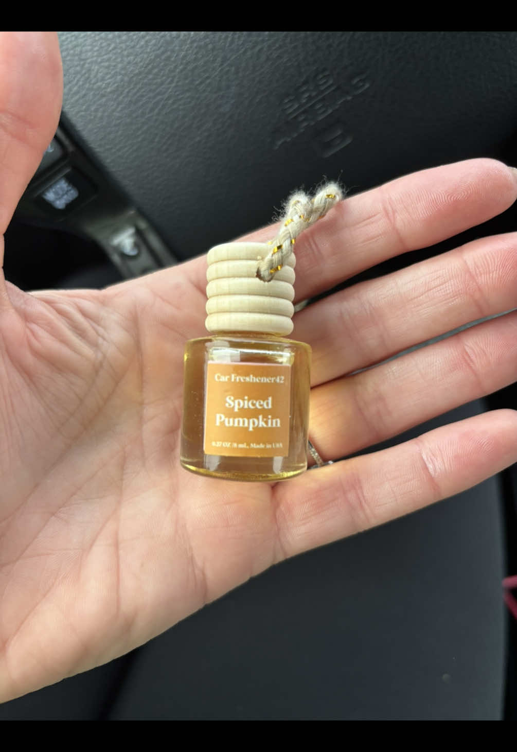 TikTok post by @leenfriz for HOOGALIFE. Caption reads: [...] #tiktokshop #fallscents #fall @HOOGALIFE.