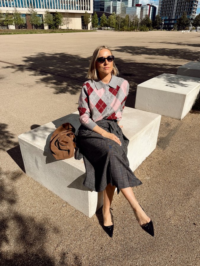 Instagram post by an influencer for Primark. Caption reads: [...] to business style ✨ Wearing @primark The....