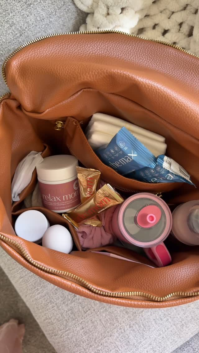 Instagram post by @helloalegonz for Boobie Superfoods. Caption reads: [...] If you’re ready to try some of....