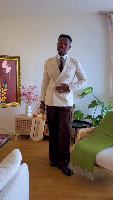 Instagram post by @simplyni_ for Emirates. Caption reads: Come fly business class with me for the first....