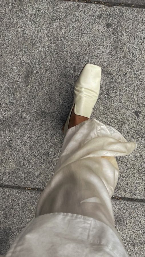 Instagram post by @mirjaklein for EDITED. Caption reads: Ad/ who says sleepwear can’t be streetwear?....