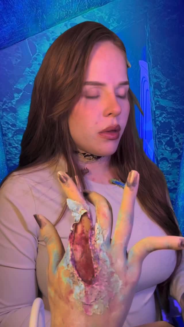 Instagram post by @stxrasmr for Glamnetic. Caption reads: First day being dead ? Don’t worry you’ll fit....