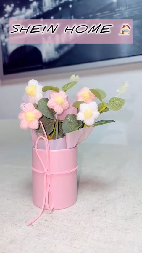 Instagram post by @amina.ahmad1_ for SHEIN HOME. Caption reads: SHEIN HOME 🏠🎀 ابحثو هذا الكود 👈🏻 5LLZ7 بتلاقو....
