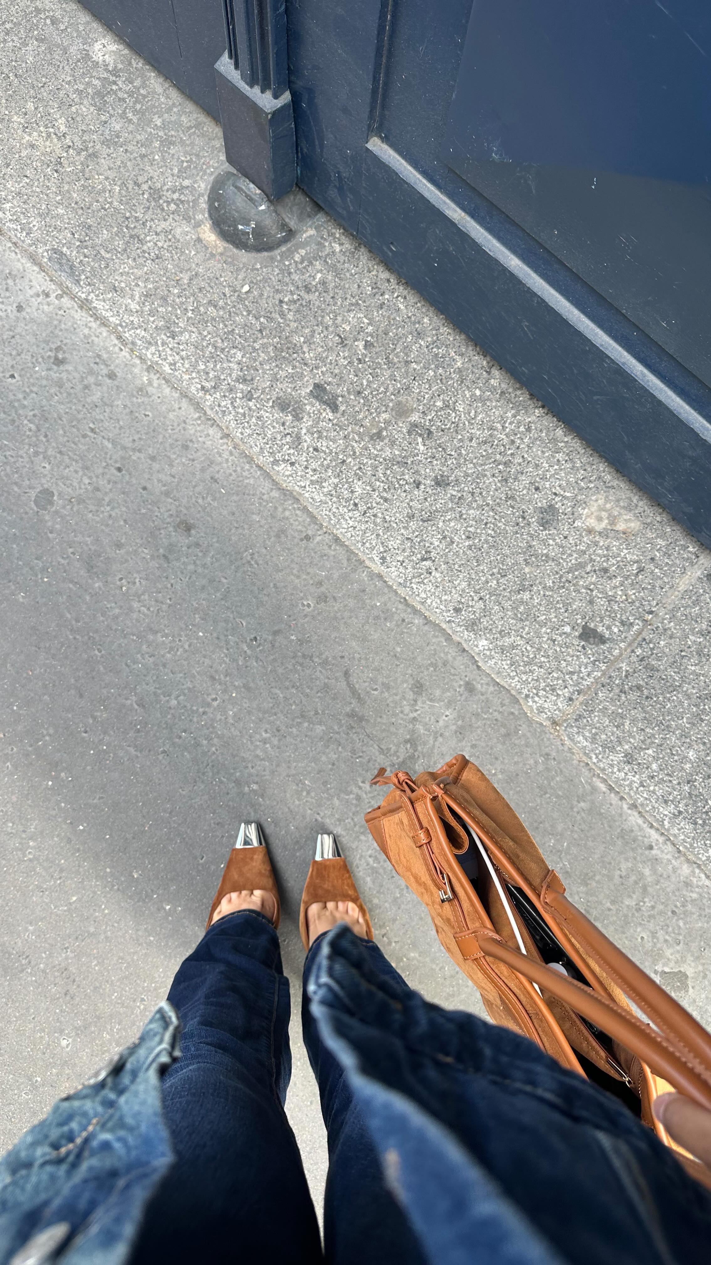 Instagram post by @viewfrom.mina for Juicy Couture. Caption reads: Another long a$ day #dailyvlog #dayinalife évent....