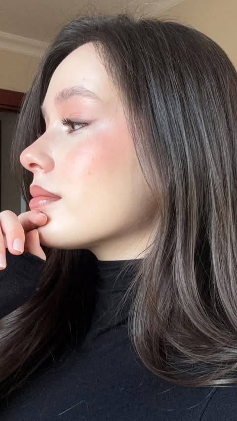 Instagram post by @nisanurpiner for Bobbi Brown Cosmetics. Caption reads: Bu aralar tüm kesfetim bu sarkı 💫 #reklam....