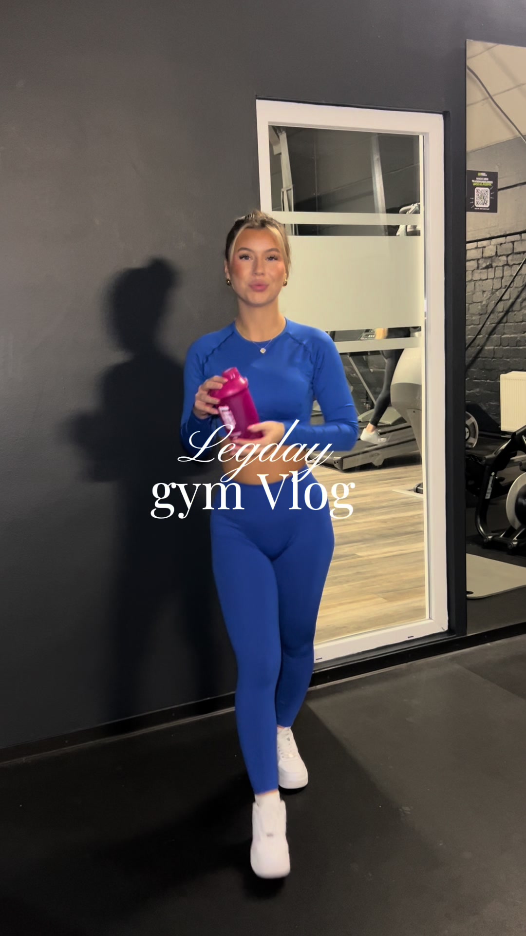 TikTok post by @viciknk for Smilodox. Caption reads: Outfit von @smilodox Code: VICI  ad #gym #legday....