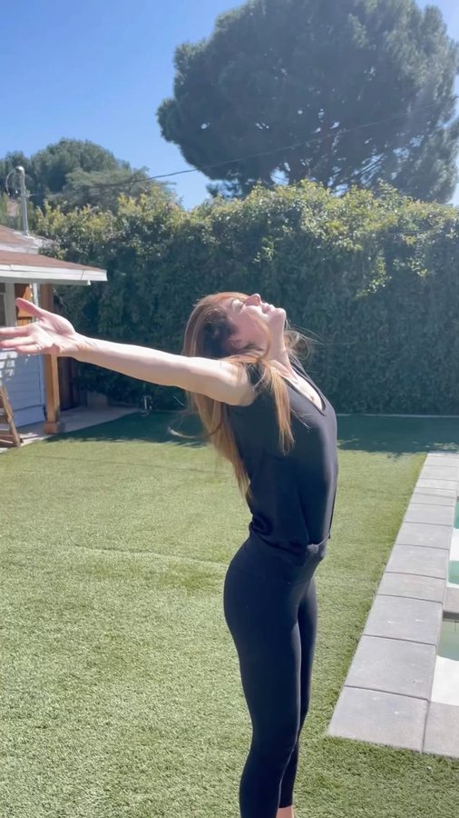 Instagram post by @manonmathews for Bearaby. Caption reads: [...] an everyday fairytale thanks to @mybearaby's....