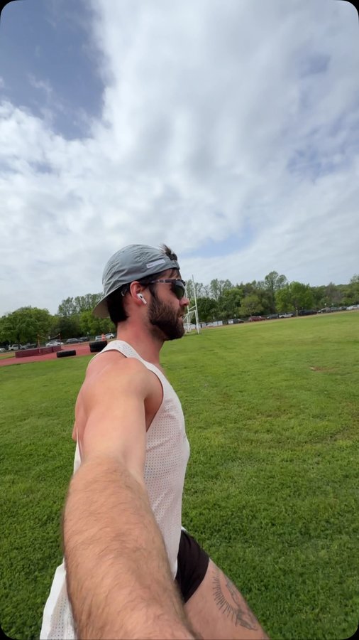 Instagram post by @isaiahphoto for Viva Naturals. Caption reads: [...] injury free on every run, I use....