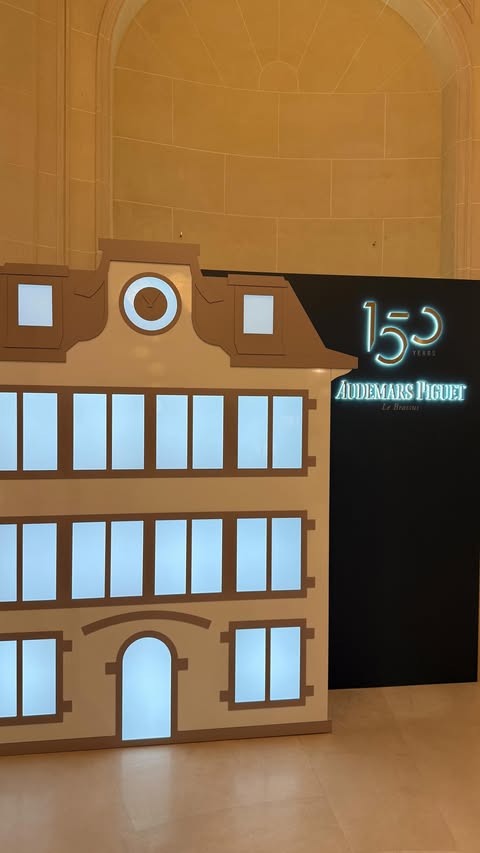 Instagram post by @wristmarvels for Audemars Piguet. Caption reads: Cadeau de Noël de la part de @audemarspiguet 💍💍✨....