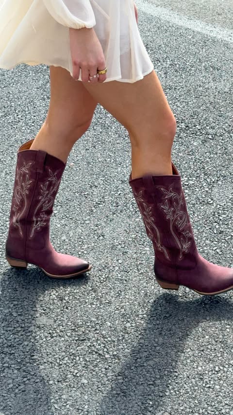 Instagram post by @peytonjohnsonnn for Famous Footwear. Caption reads: [...] this time of year & thanks to....