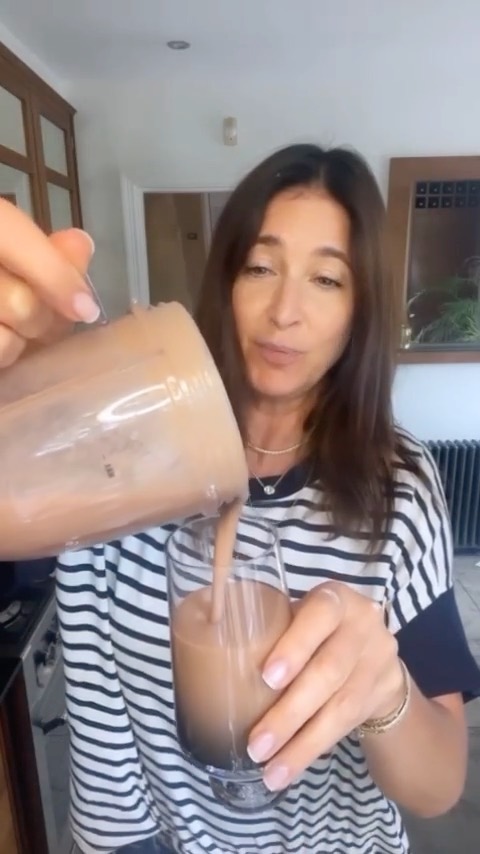 Instagram post by @lisa_snowdon for Correxiko. Caption reads: This is my Chocolate Collagen Bananacado Smoothie....