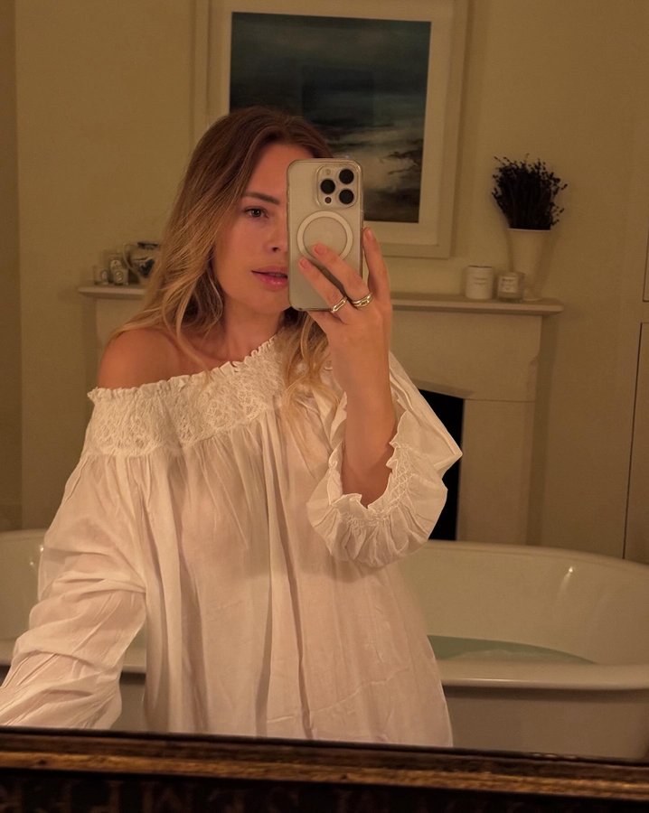 Instagram post by @tanyaburr for Aroma-Zone. Caption reads: One of the most popular French beauty brands,....