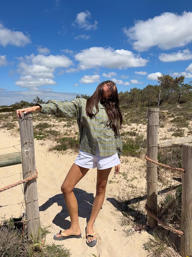 Instagram post by @juliamervis for Longchamp. Caption reads: @longchamp #LongchampLaPlage ad.
