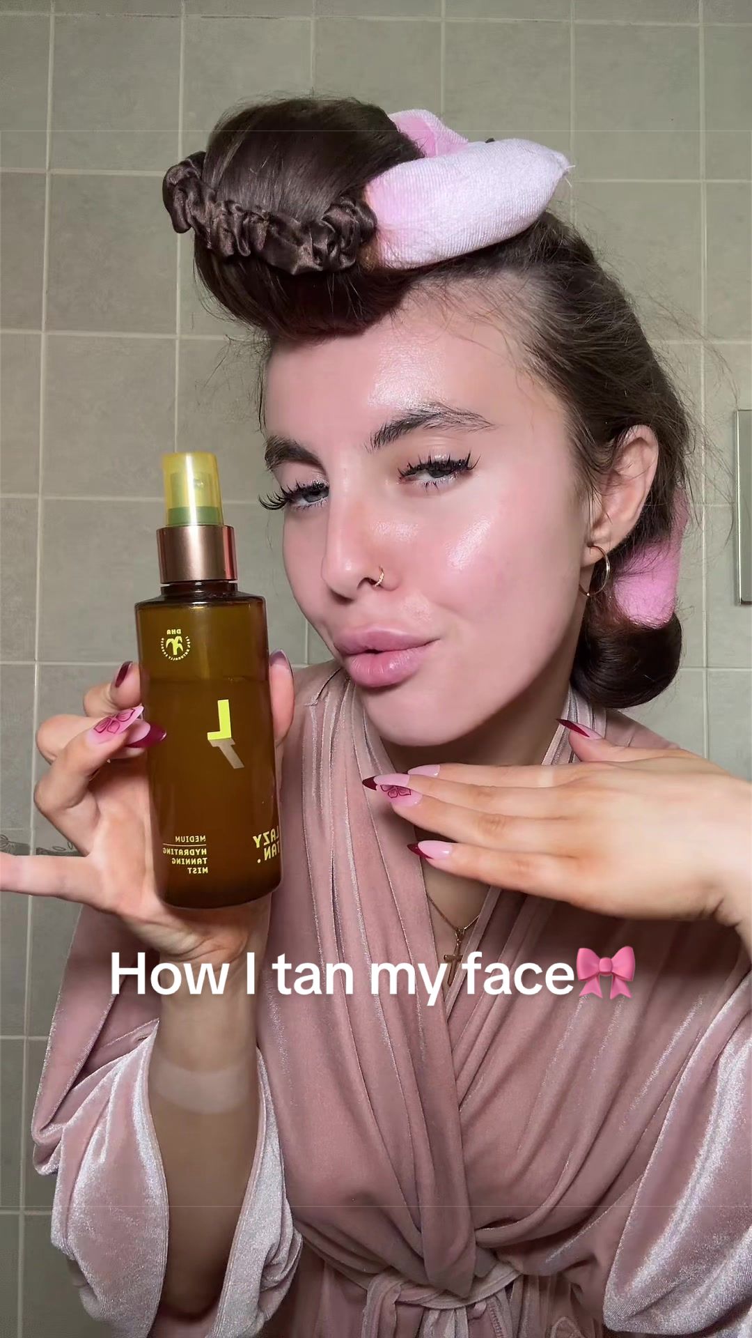 TikTok post by @makeupbyalinastephanie for Lazy Tan. Caption reads: [...] #tan #tanningmist #athometan @Lazy Tan.