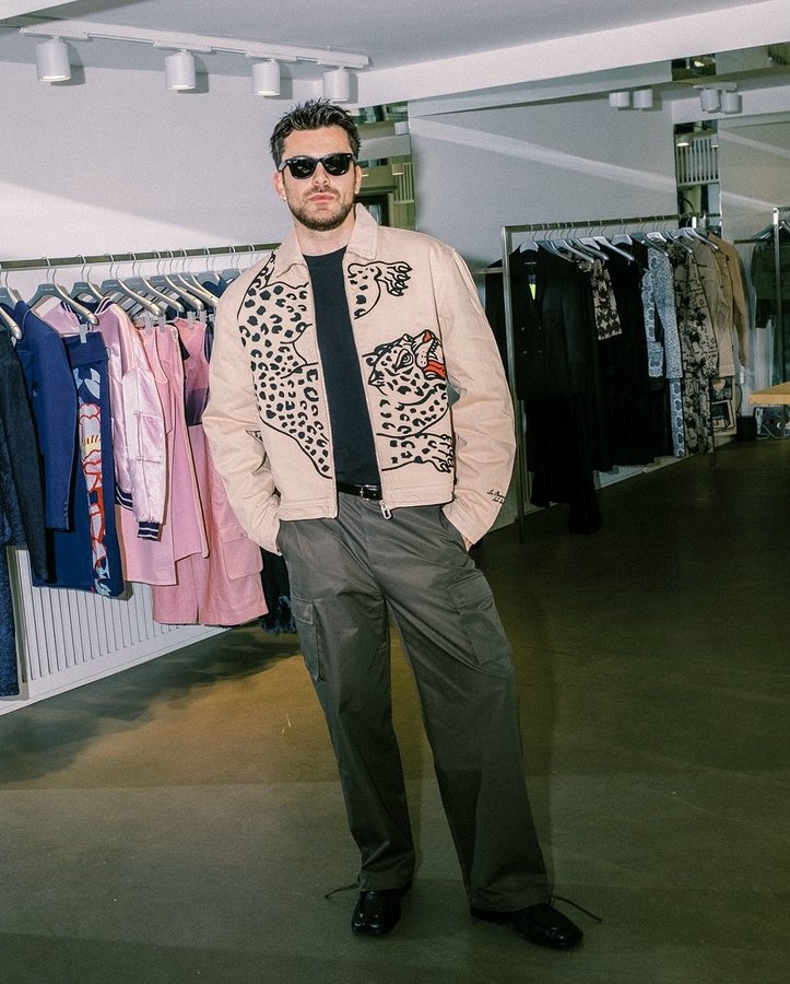 Instagram post by @tolunayugurlukaya for LES BENJAMINS. Caption reads: new season 🔥🤎 @lesbenjamins ....