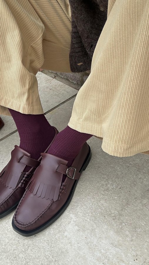 Instagram post by @maimy_pea for Glassworks London. Caption reads: [...] from 
@_beyond_nine - navy knit....