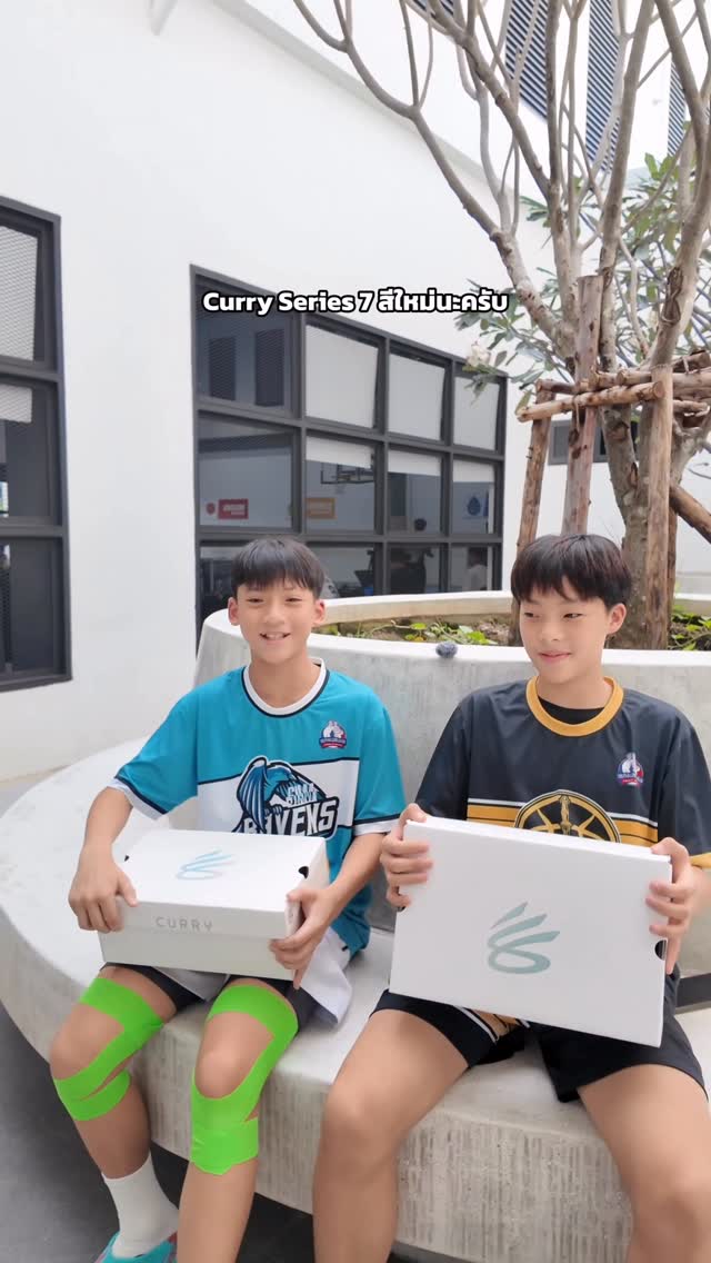 Instagram post by @yblthailand for Under Armour. Caption reads: Curry series 7 สีใหม่สะท้อนแสงมากสุดๆ....