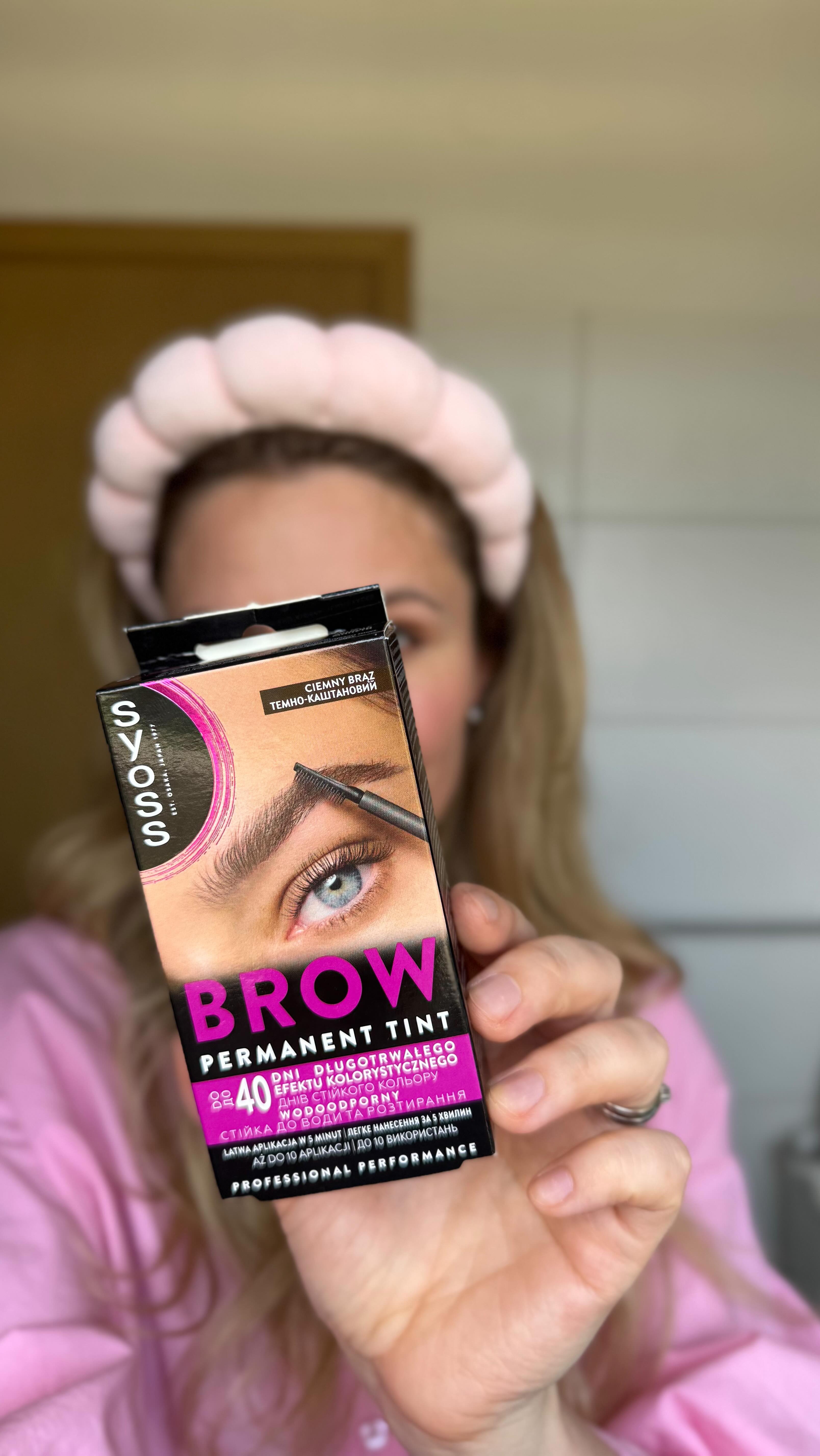 Instagram post by @martagrigale for Syoss. Caption reads: And just like that… brows are browing again....