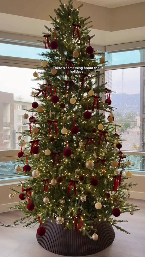 Instagram post by @lilityousefiann for Glade. Caption reads: [...] for the holidays! 🤍✨ I’m loving my @glade....