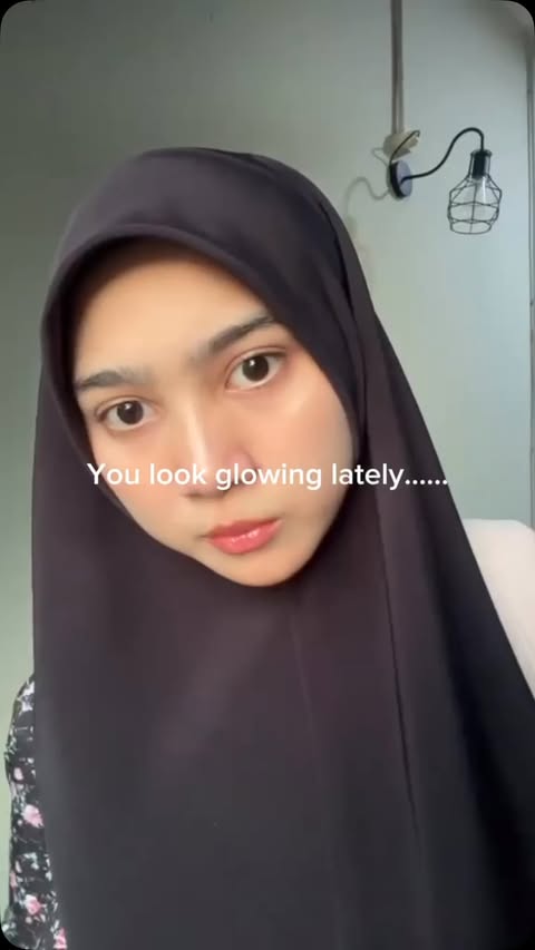 Instagram post by @dynyshe for Facerinna. Caption reads: pakai nk dekat dua bulan dah facerina srs....