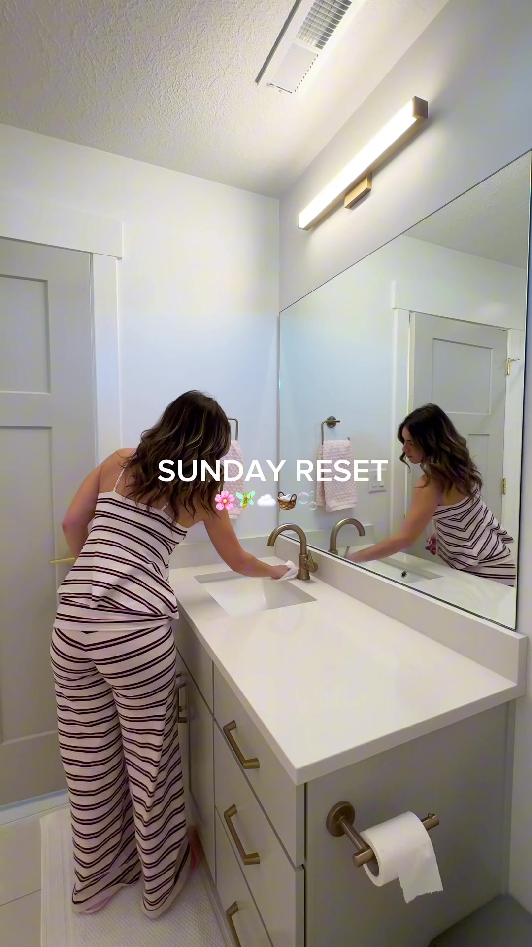 TikTok post by @alexandria_jade for Lemme. Caption reads: [...] #sundayreset #cleanwithme #roomreset @lemme.