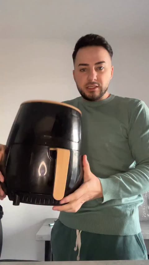 Instagram post by @radunittu for Temu Romania. Caption reads: Descarcă aplicația TEMU și folosește în bara de....