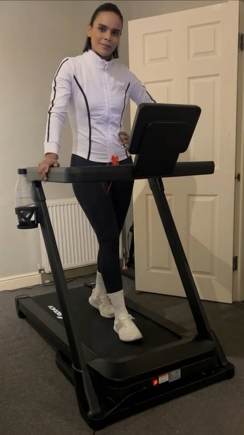 Instagram post by @kellytrind for Merachfit. Caption reads: Guys, I’m absolutely loving my home workouts with....