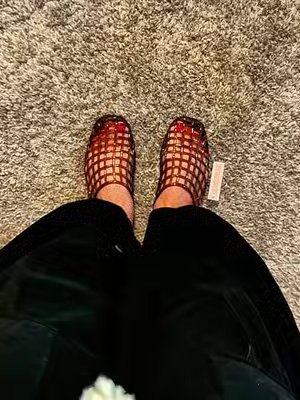 TikTok post by @dontbossmebecky for Cushionaire. Caption reads: @Cushionaire jelly shoes are back.