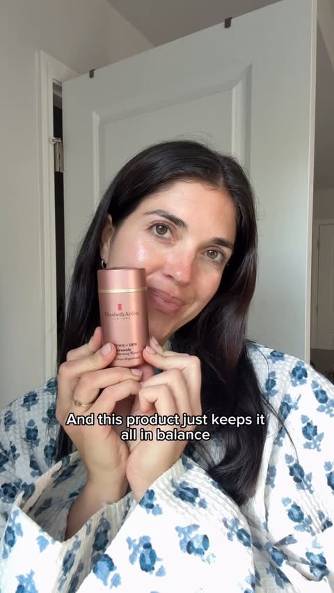 Instagram post by @nataliedaddieco for Elizabeth Arden. Caption reads: [...] girlies can try retinol too 💁🏻‍♀️....