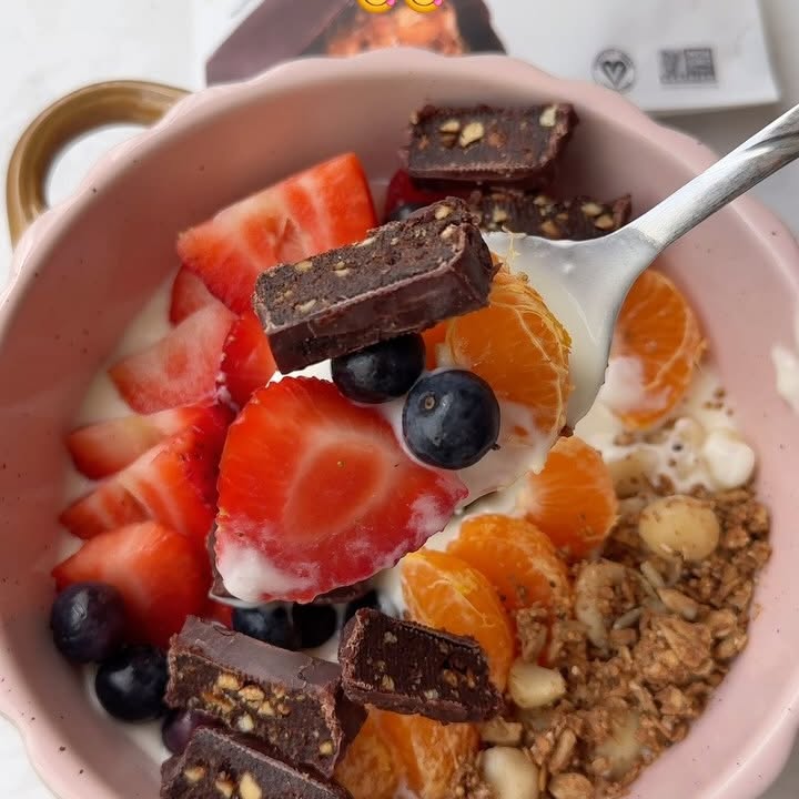 Instagram post by @daisyalejandre for Simply Gum. Caption reads: No empty calories here 🙅🏻‍♀️
•••
I support....