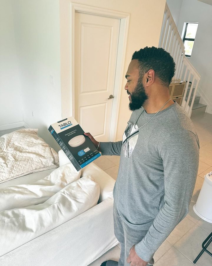 Instagram post by @delrodaily for TabloTV. Caption reads: Feeling the connectivity with @tablotv.official....