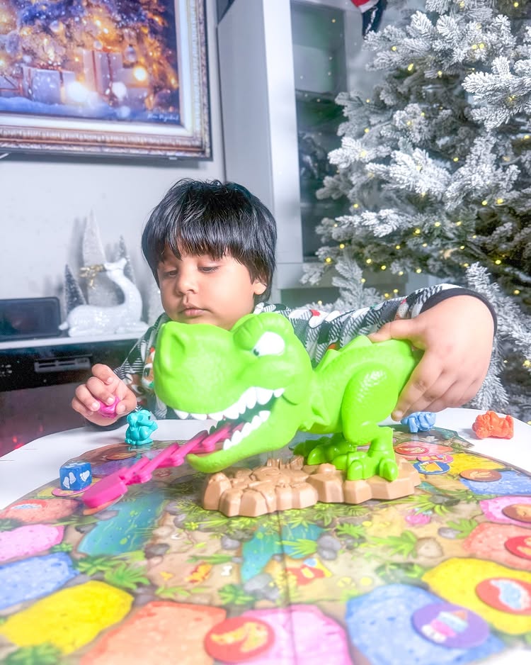Instagram post by @iaan_gupta for MomSelect. Caption reads: Holiday shopping just got easier! #ad We found the....