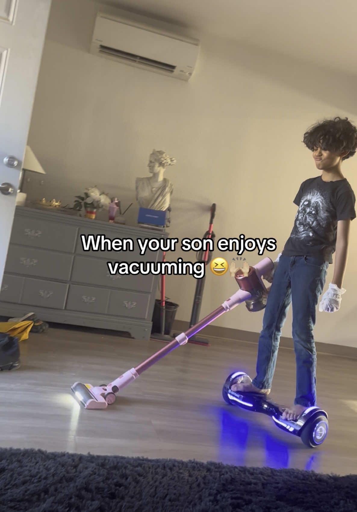 TikTok post by @vany_mami for Homeika. Caption reads: The Homeika Cordless vacuum is really a game....