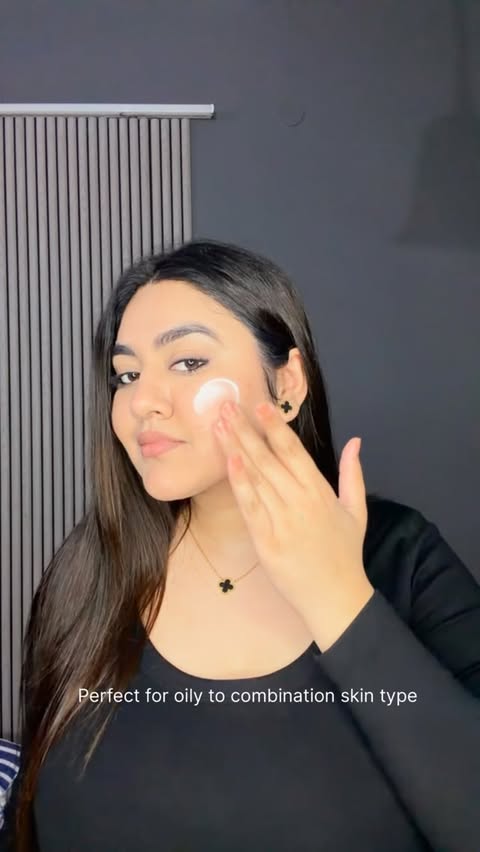 Instagram post by @shrijatyagiii for Dr Sheths. Caption reads: @drsheths ceramide & vitamin c oil- free [...].