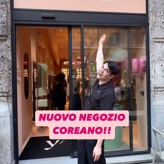 Instagram post by @nikooolash for Yepoda. Caption reads: Apre finalmente il negozio coreano permanente di....