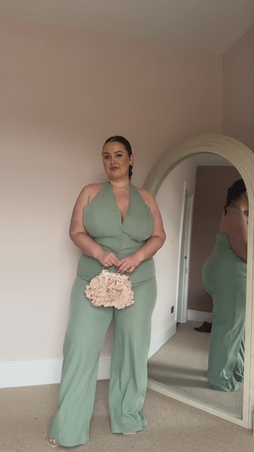 Instagram post by @is0belx for In The Style. Caption reads: Styling @inthestyle new occasion wear ad.