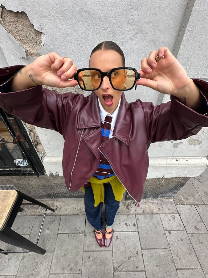 Instagram post by @lara_bsmnn for VIU Eyewear. Caption reads: [...] one week of fits styling styling my....