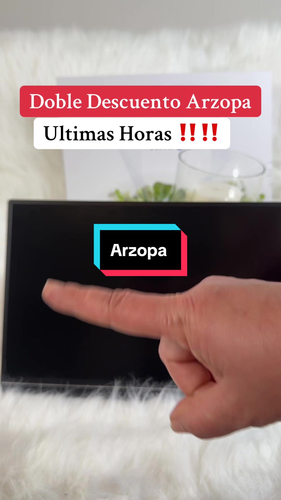 TikTok post by @rosacollazos5 for ARZOPA. Caption reads: [...] cómodo con este monitor de @ARZOPA....