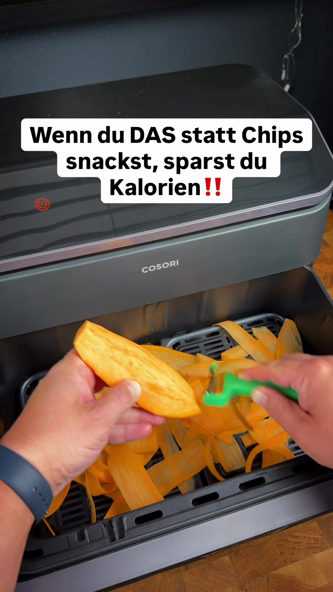 TikTok post by @air_frying_kowa for COSORI. Caption reads: 🍠 Süßkartoffelpommes aus der COSORI TwinFry....