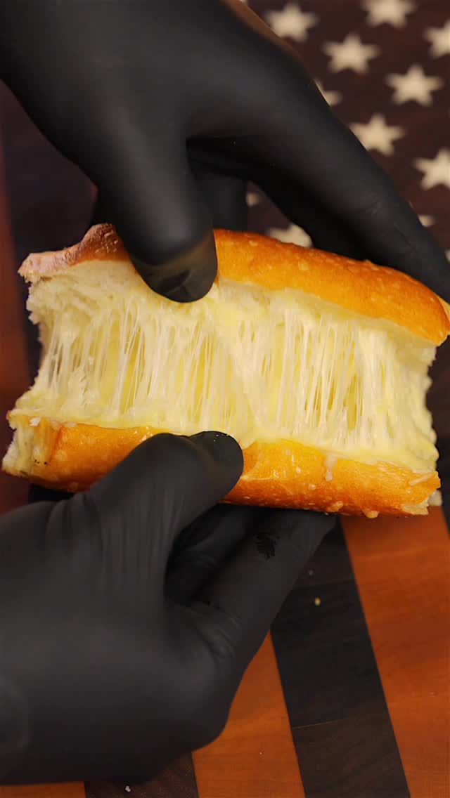 Instagram post by @tfti.bbq for Dietz & Watson. Caption reads: 𝘾𝙃𝙀𝙀𝙎𝙔 𝘾𝙃𝙊𝙍𝙄𝙋𝘼𝙉 🧀🌭🥖
The choripán....